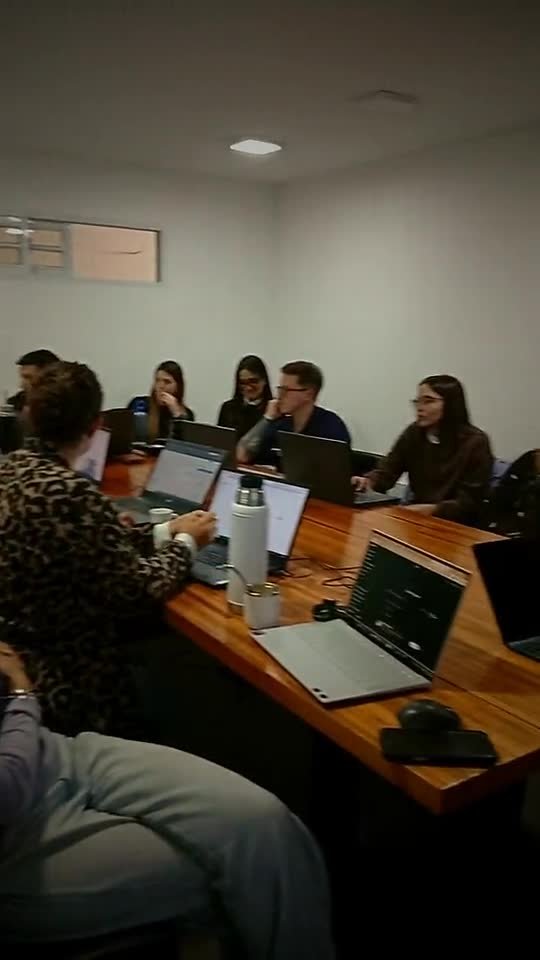 Sala completa durante la capacitación